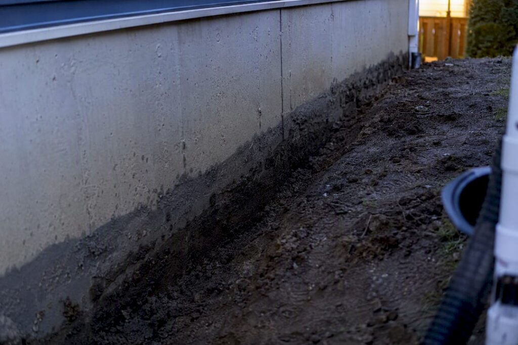 Concrete basement wall with soil pressure
