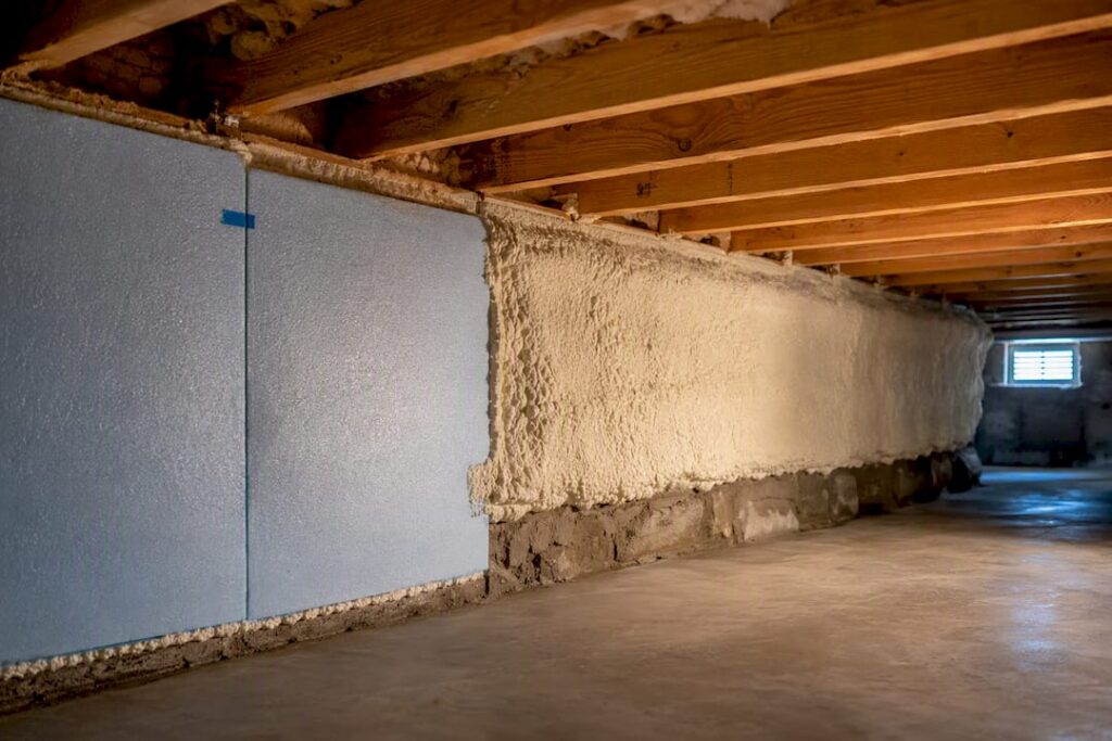 Crawl space wall with contrasting insulation materials